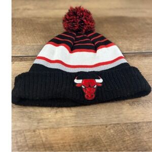 New Era Chicago Bulls NBA Pom‎ Beanie Hat Black Red White Striped